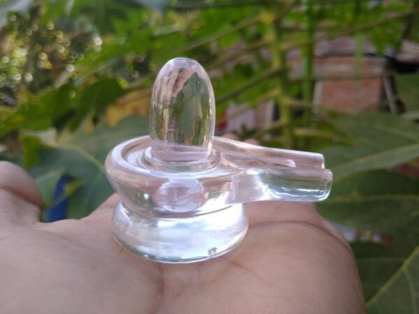 Sphatic yoni base lingam